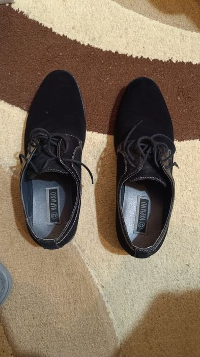 Продавам обувки.