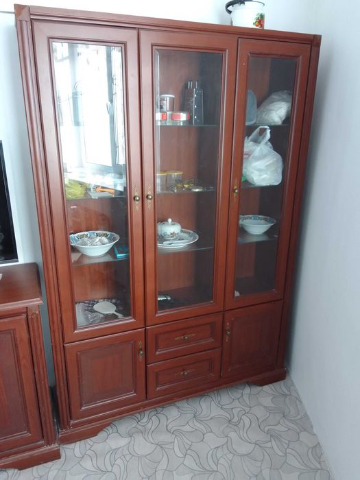 Шкаф витрина сервант