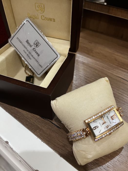 Сваровские часы от Royal Crown