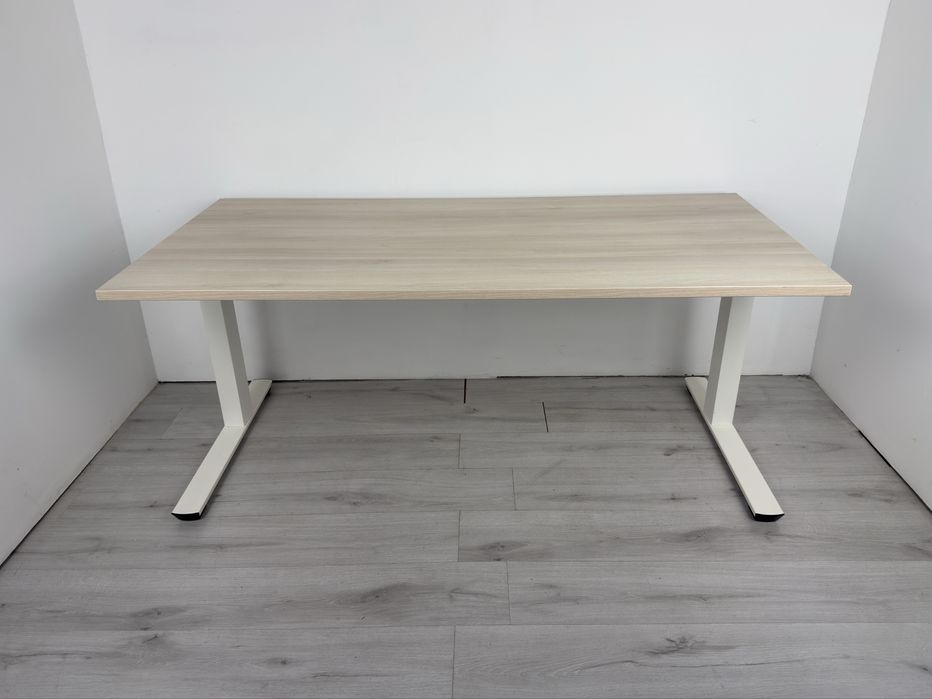 Бюро с ръчно регулация на височина обзавеждане