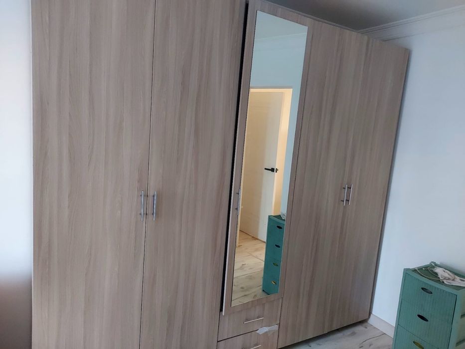 Шкаф бежевый пятидверный