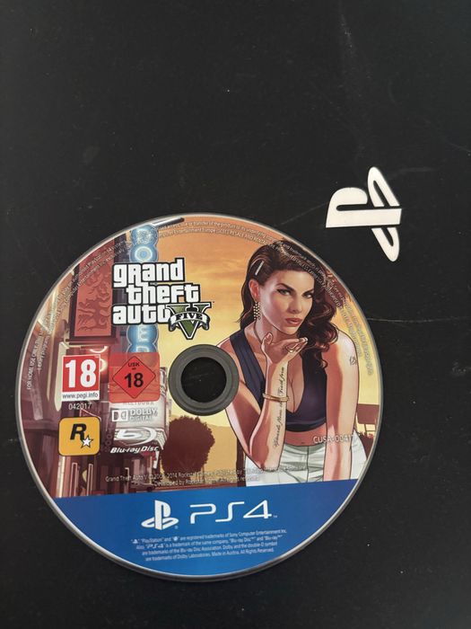 Playstation 4 Pro, 1TB, maneta, cd joc
