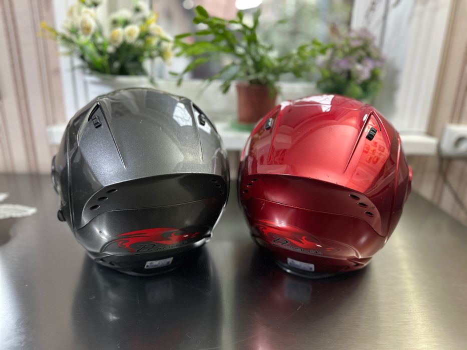 Продаются мотошлемы