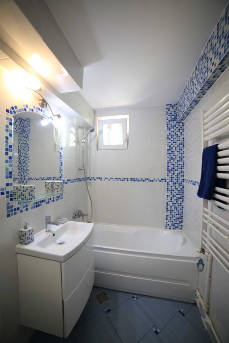 Apartament 3 camere ultracentral(vis-a-vis hotel Delta)