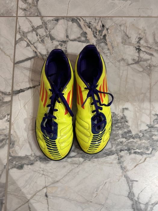 Маратонки за футбол - стоножки