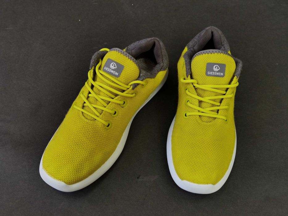 Adidasi alergare  41 42 GEISSWEIN- Elvetia Lana Merino 750 Ron Ca NOI