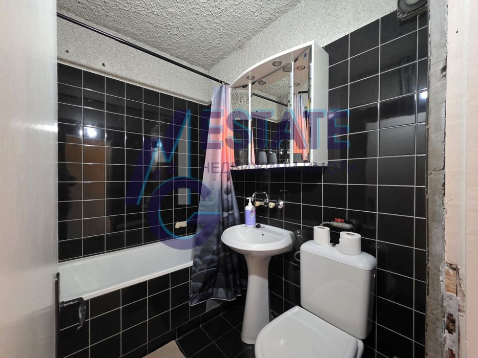 Тристаен апартамент в гр. София, жк. Връбница 2