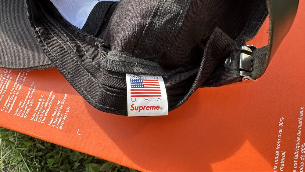 Sapca Supreme Visor Label 6-Panel