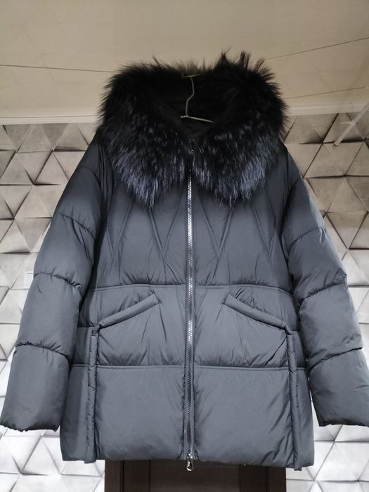 Продам женский зимний пуховик.