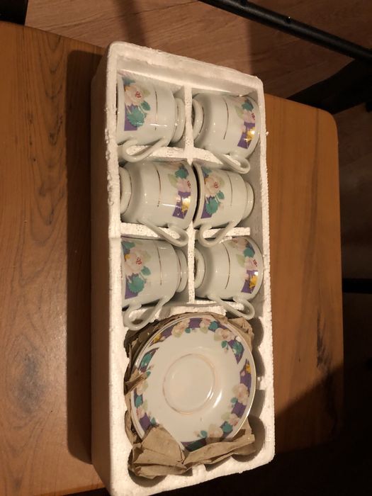 Продавам неизползван сервиз за кафе