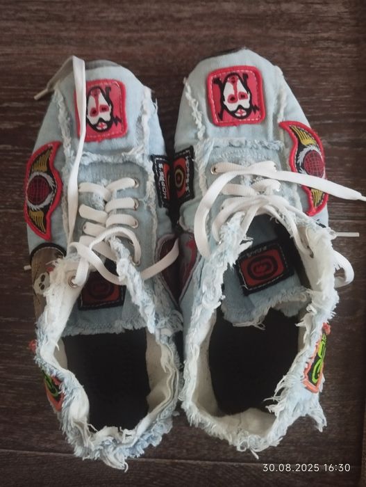 Продам мужские кроссовки