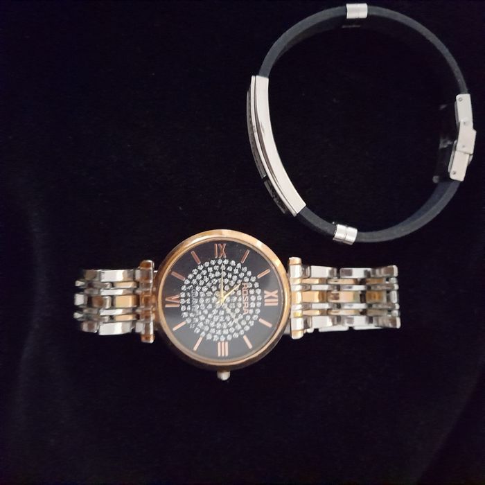 Продам 2 пары часов с браслетами