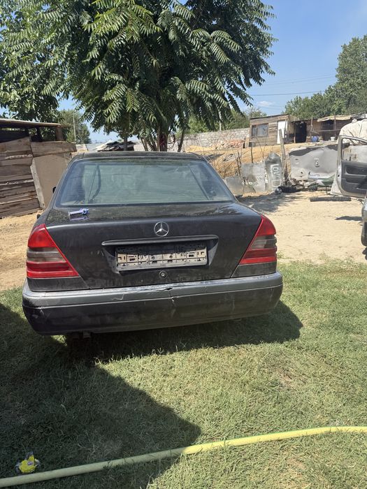 Mercedes C220 бензин  1994 г. на части