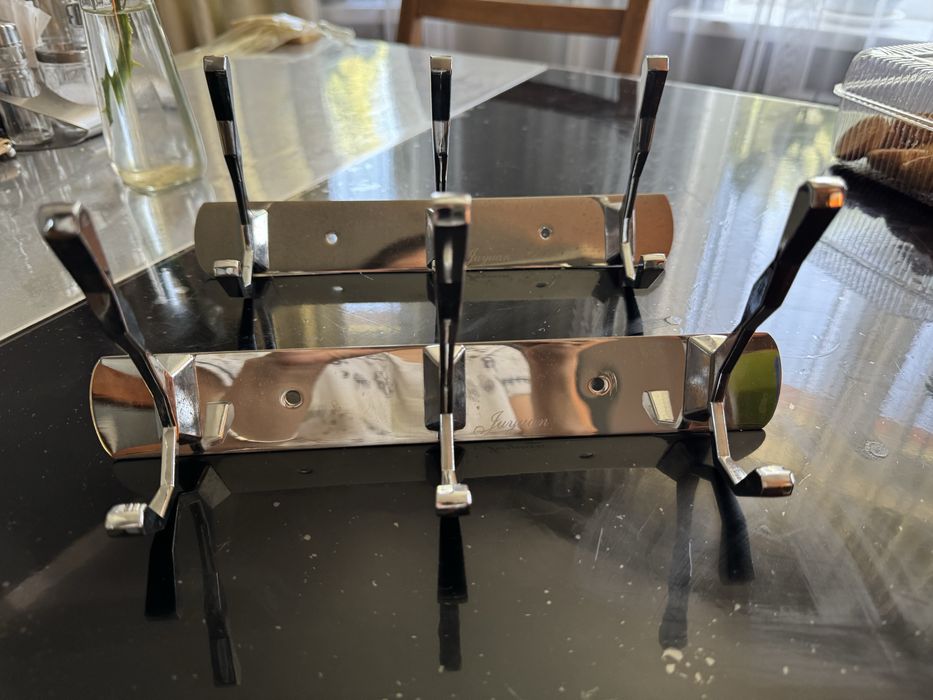 Крючки в ванную комнату