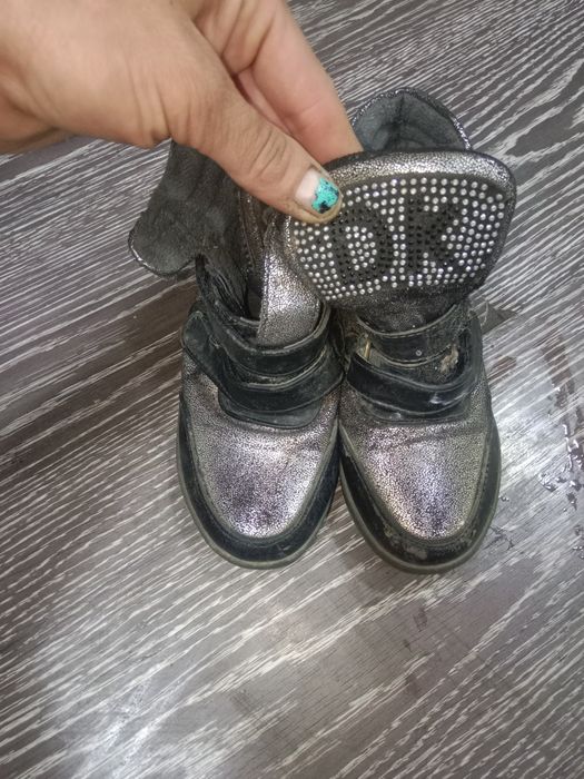 Продам сапожки на девочку 6-7 лет