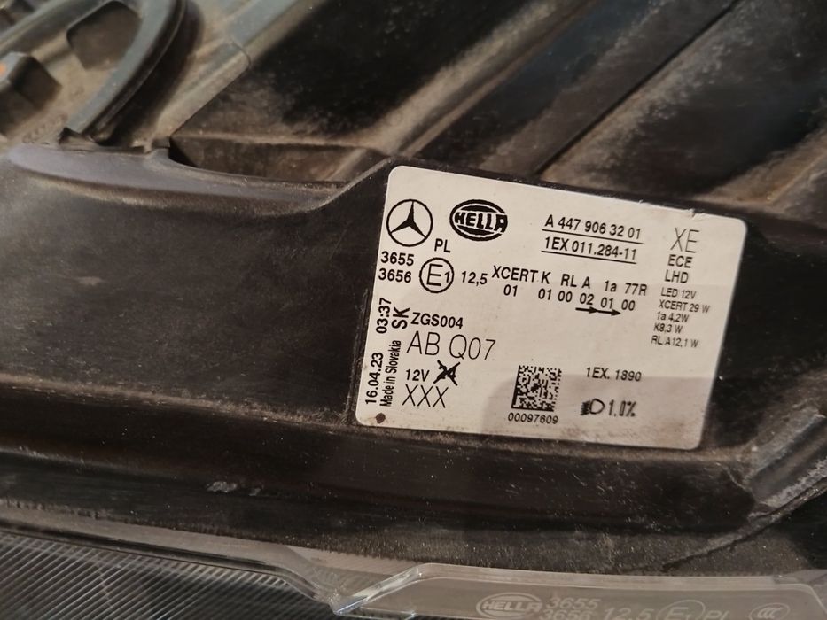 Оригинален фар за mercedes w447