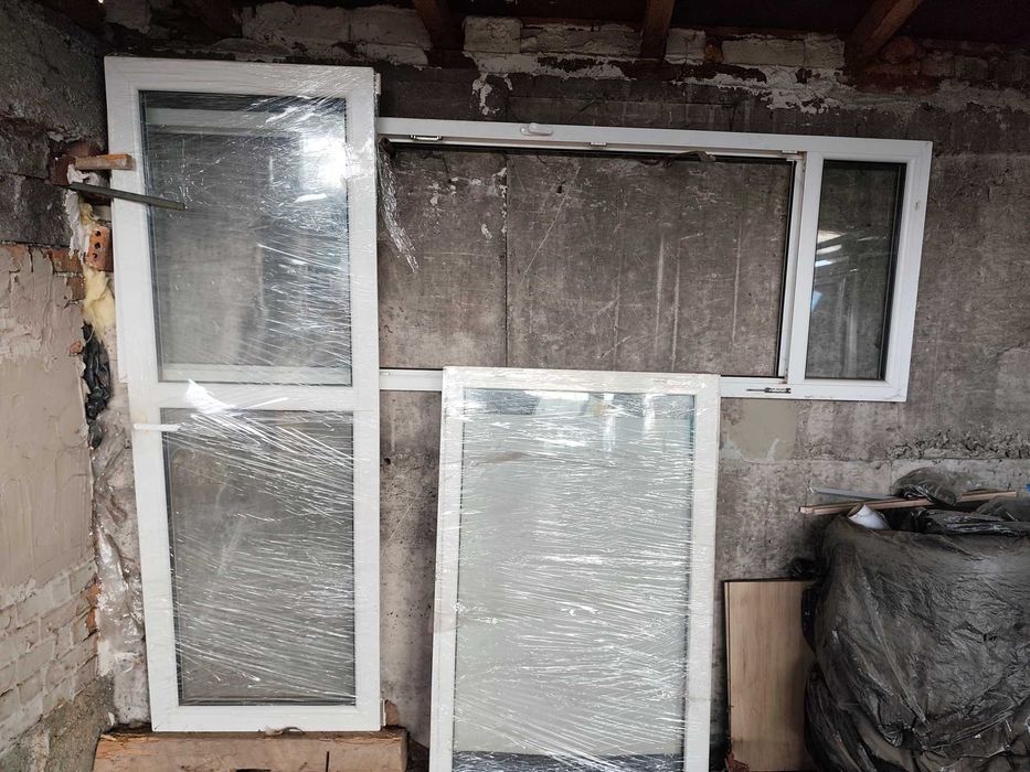 REHAU- PVC врата + фикс