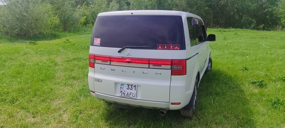 Mitsubishi Delica D5