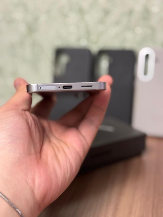 Samsung S 25 silver