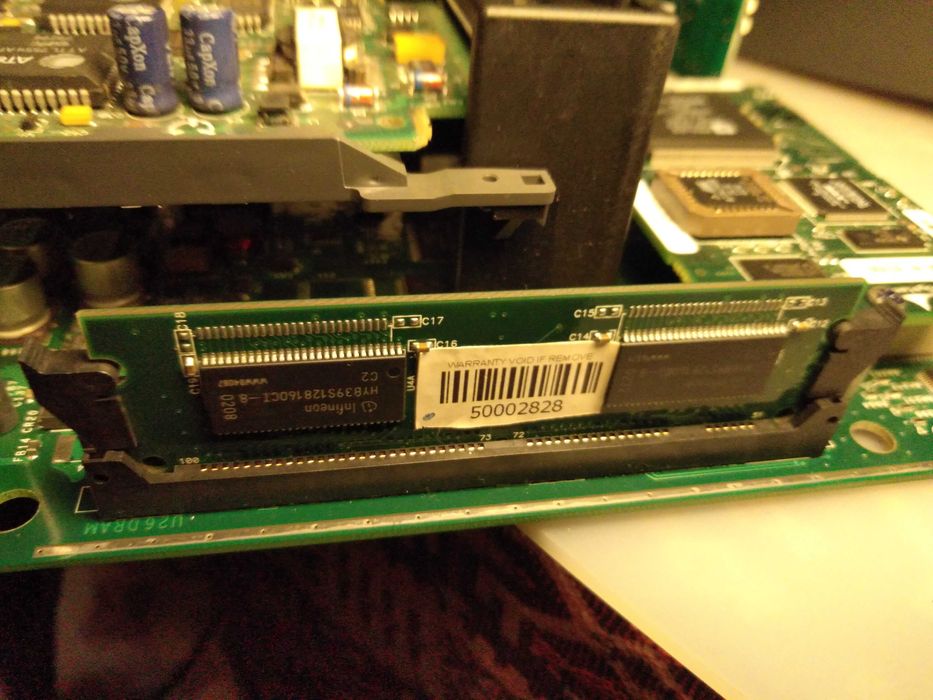 Cisco 1751 cu extensie VIC 2FXS , modul Ethernet si modul hardware VPN