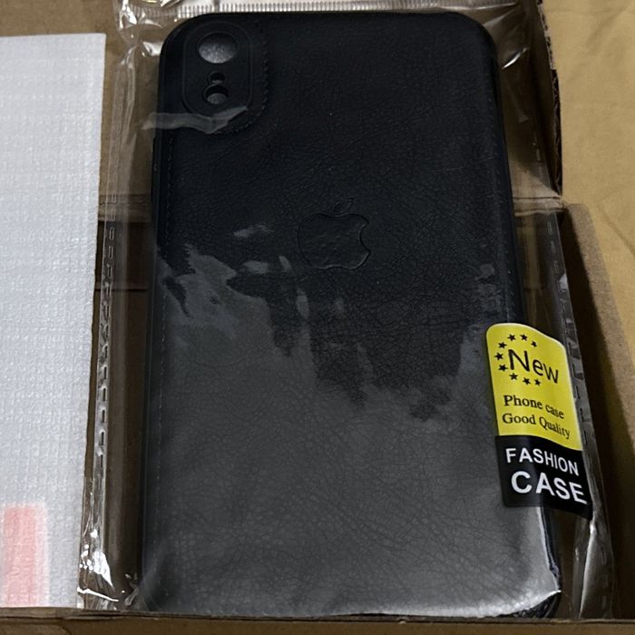 Черный кожаный чехол iPhone XR