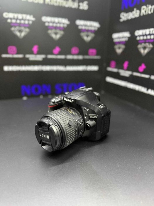 Aparat foto DSLR Nikon D5200 + obiectiv Nikkor 18-55mm