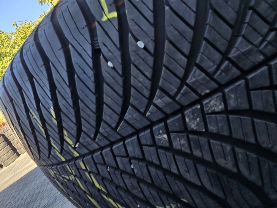225 40 18 Goodyear m+s 4 sezoane
