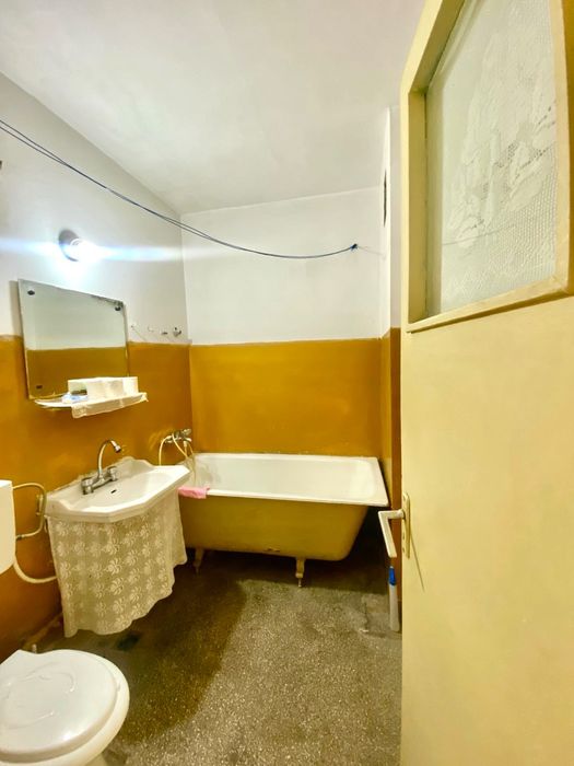 Apartament 2 camere, bloc cărămidă, Calea București-Institut, sud, acoperiș nou