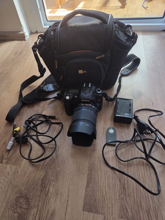 Nikon D90  ( cu tot ce se vede in foto )