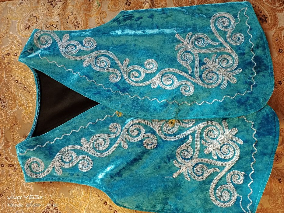 Продам камзол для мальчика