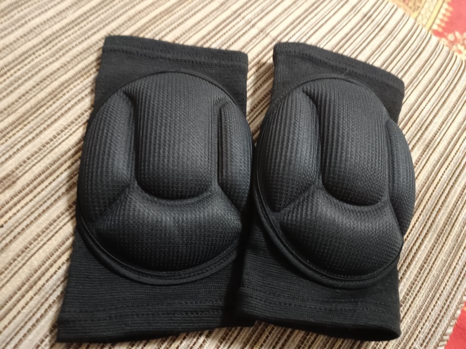 Продаю игровые наколенники