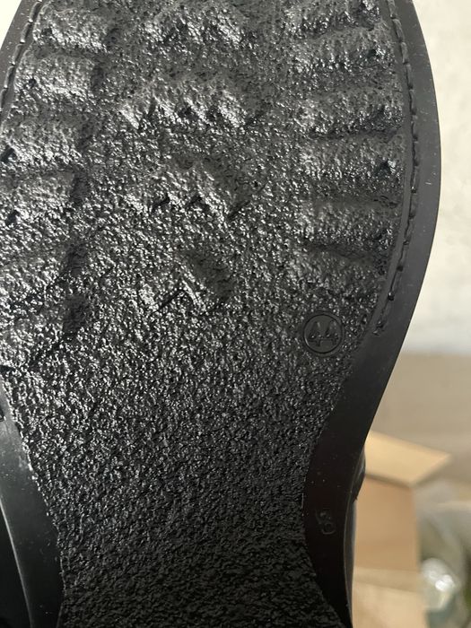 Продам сапожки ботинки зимние кожанные