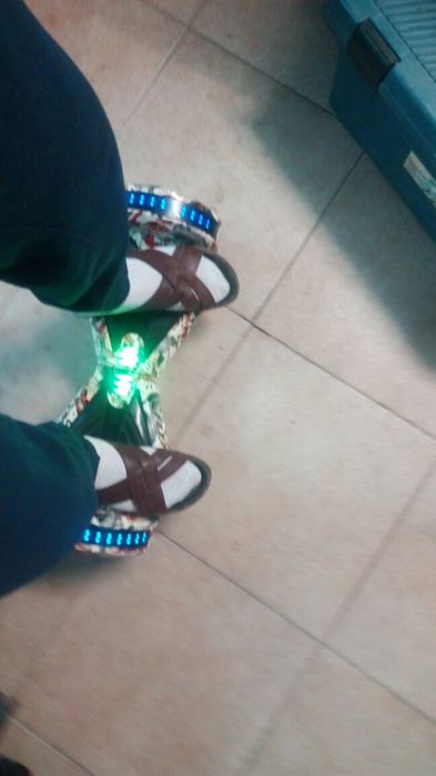 Vând hoverboard SmartBalance Transformers Tatoo, roți de 8 "