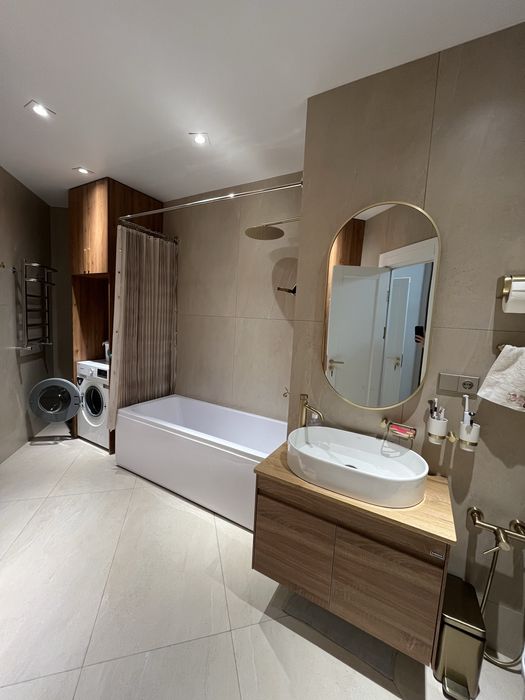 продаю свою 4-х комнатную квартиру