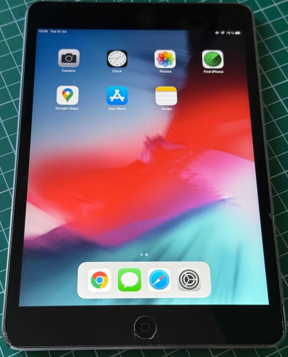 iPad mini 2 (16GB, Wi-Fi + Cellular, Space Gray)