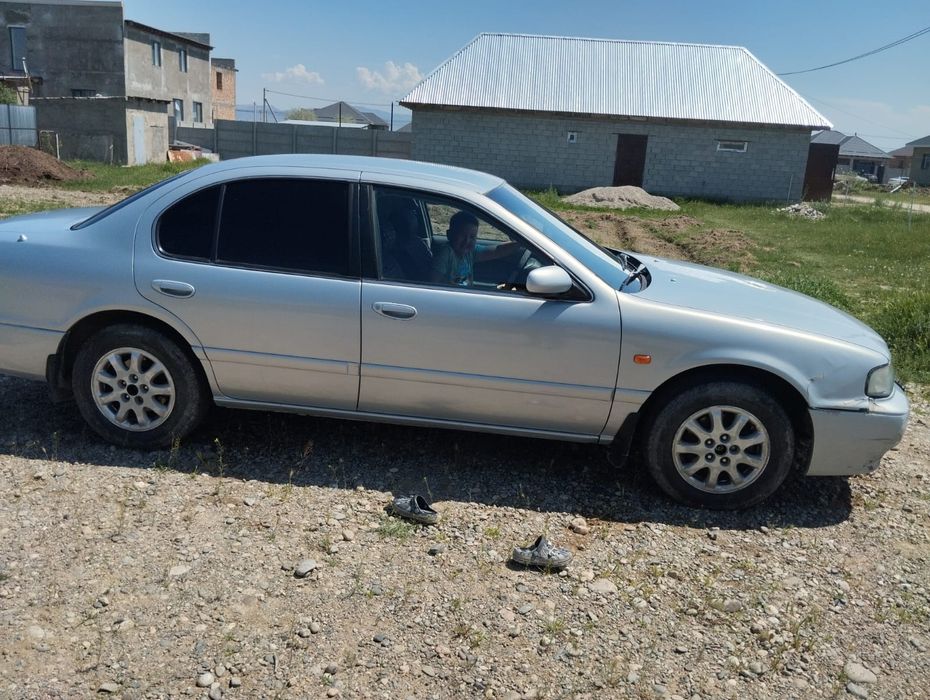 Авто машина Ниссан максима