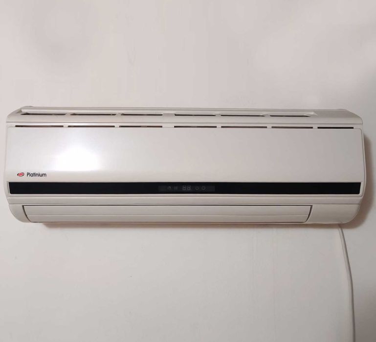Aer condiționat 12000 BTU funcțional + telecomandă (complet)