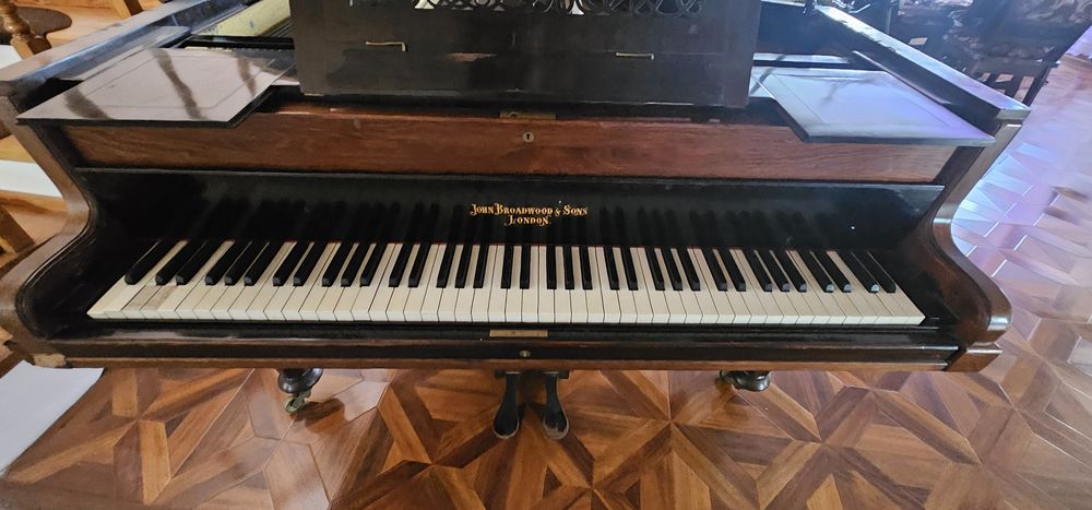 Pian cu coada scurta John Broadwood & sons