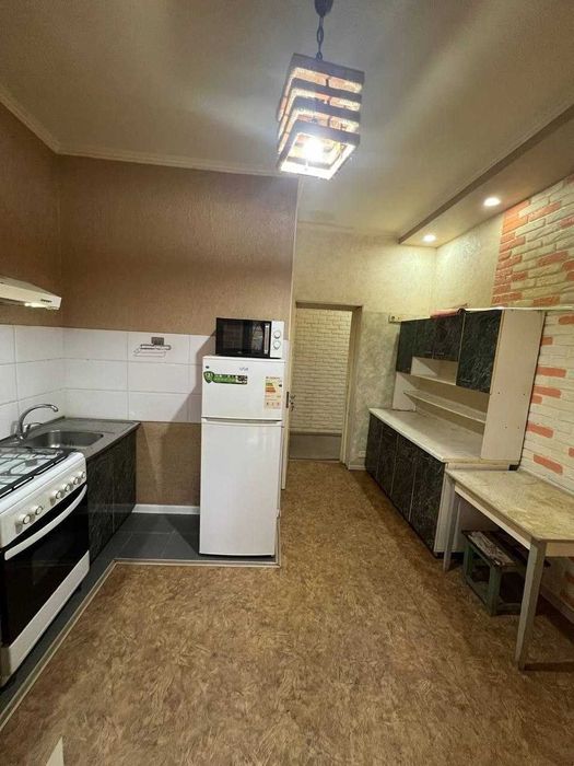 Высокопотолочка Чил-1 Кирпич 2/1/4 меб+тех Ориентир Халк Банк