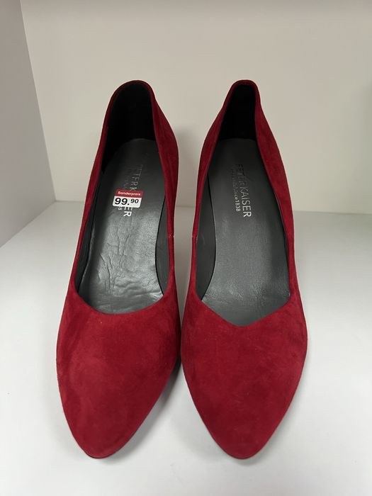 Pantofi noi ,de piele intoarsa