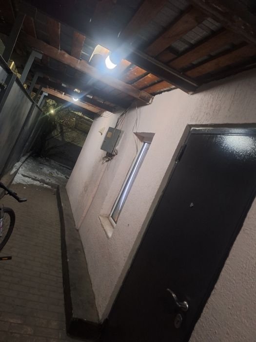 Продам пол дома с красивым садом