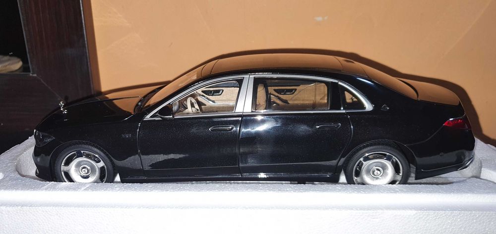 Machete AlmostReal 1:18 Mercedes-Maybach S-Class (1025 RON bucata)
