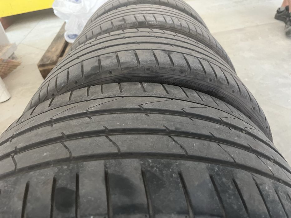 4 броя Гуми Ханкок-245/40/18