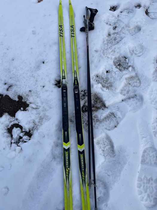 Продам лыжи с ботинками, размер 42