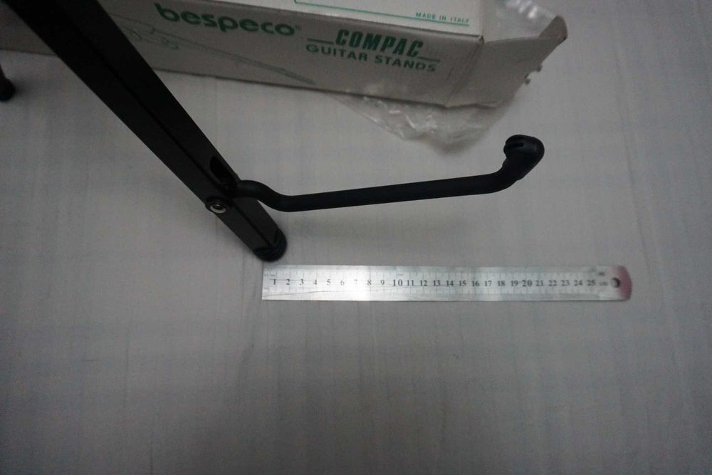 Стойка под гитру акустическая