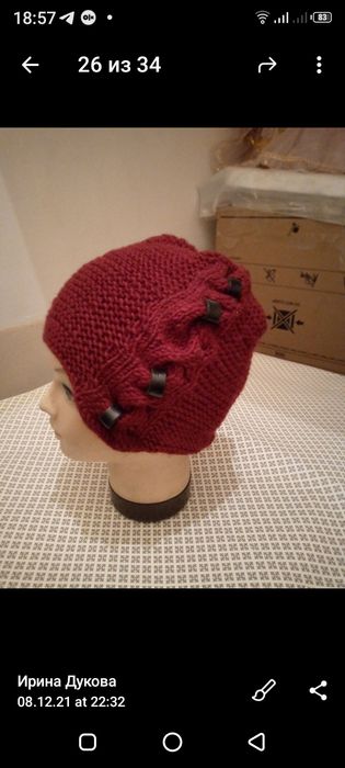 Шапки вязаные ручной работы.