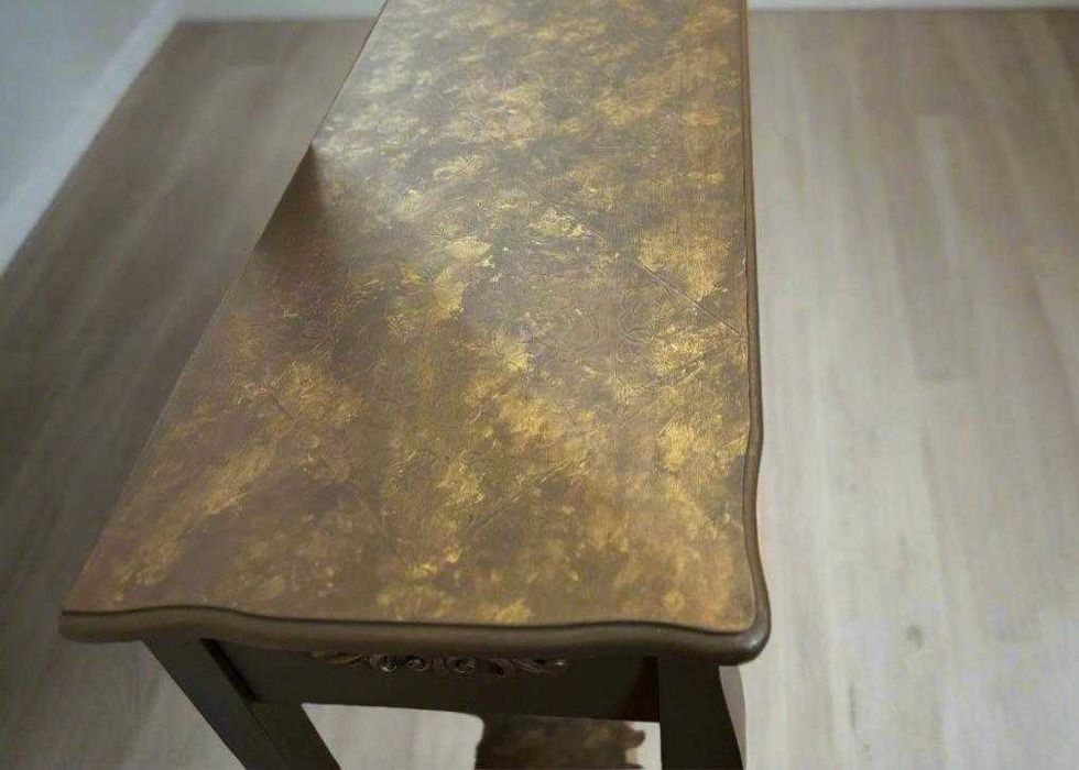 Реновирана конзолна маса