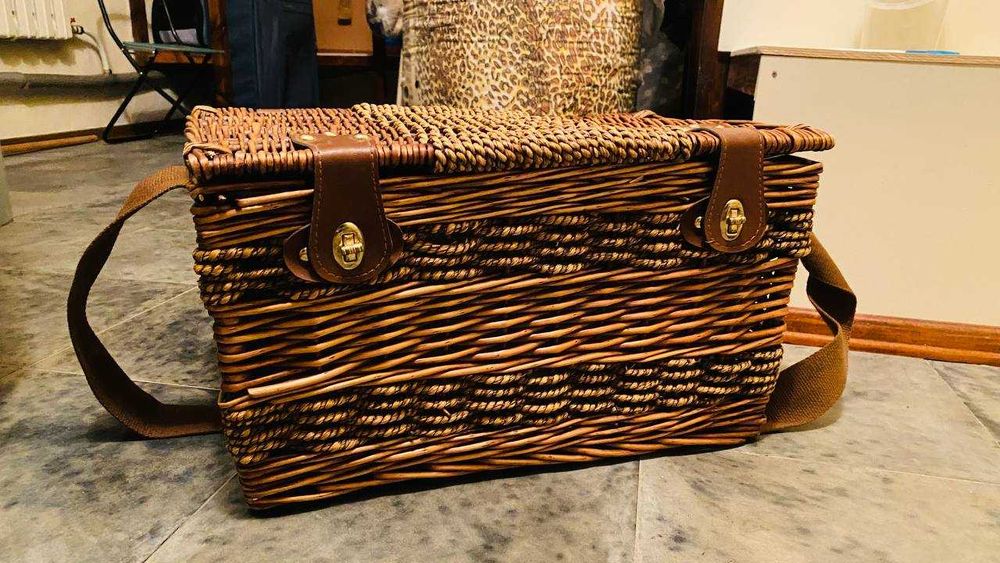 Корзина термосумка с приборами