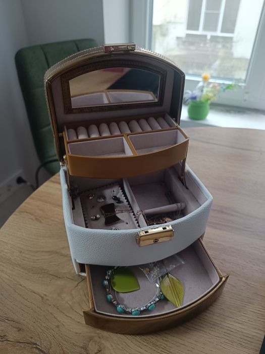 Кожена кутия за бижута - малка и голяма