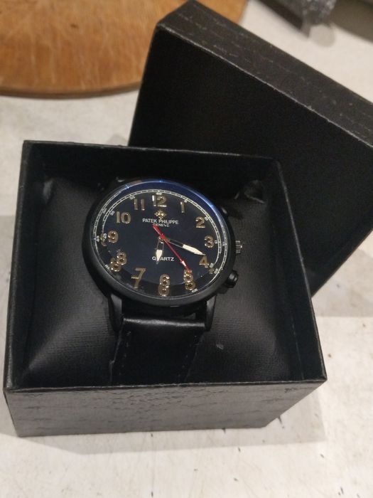 Новые часы с коробкой рабочий красивый